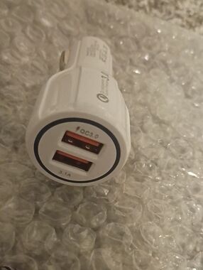 White Dual USB Car Charger with Quick Charge 3.0 - 3.1A Output